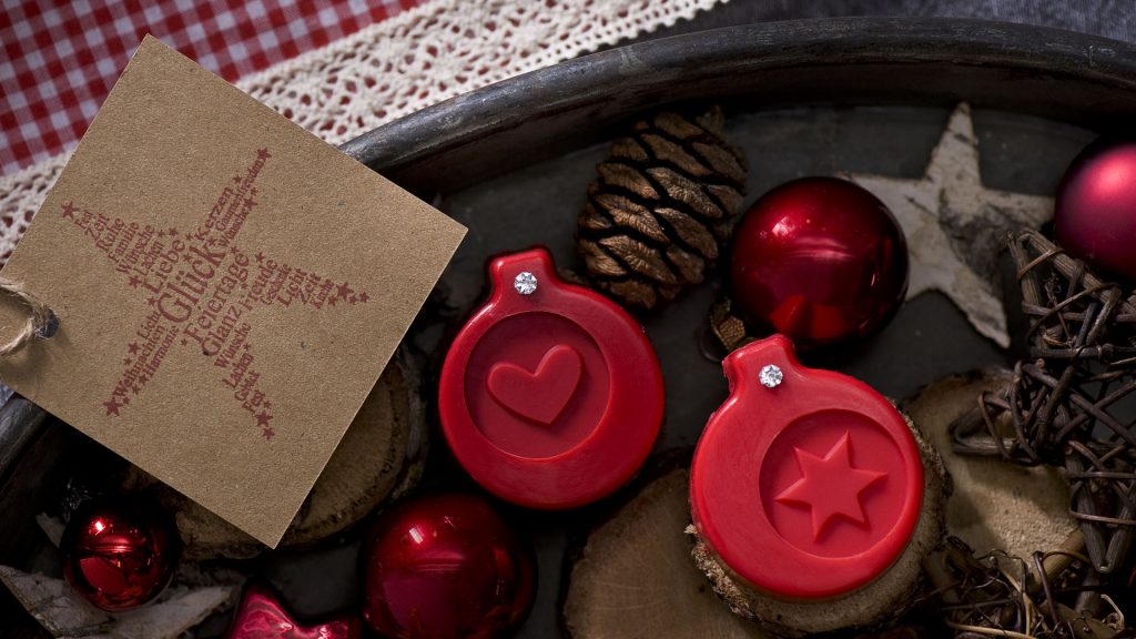 Ideen mit Seife für Weihnachten: Weihnachtsduft | Originelles Potpourri mit Seifenstücken mit geprägtem Herz und Stern als Duftträger