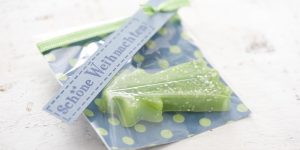 Ideen mit Seife für Weihnachten: Schöne Weihnachten | Fröhlich verpackte Seife in Form eines Kometen in Grün mit Glitter