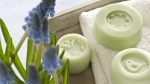 Ideen mit Seife: Kleine Seifen für Frühling und Sommer | Mit Schmetterling, Blüte und Vogel in zartem Grün